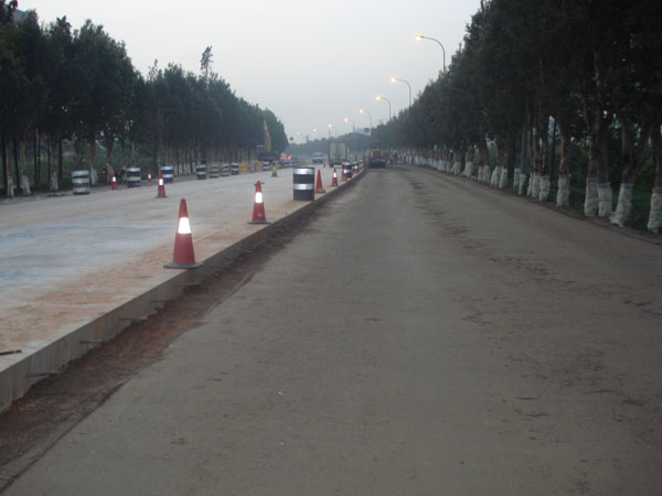 米兰官方站网页版南三公路道路维修工程